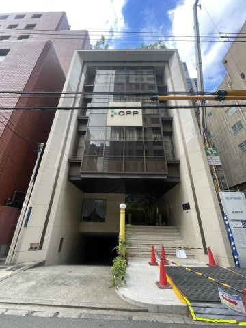 本町パートナーズビルの外観
