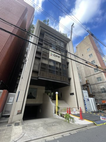 本町パートナーズビルの外観