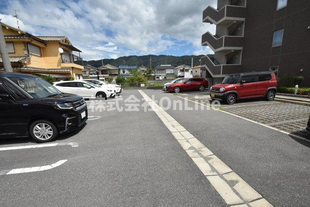 コスモの駐車場