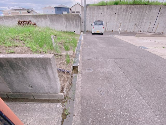 常滑市明和町5丁目の前面道路含む現地写真