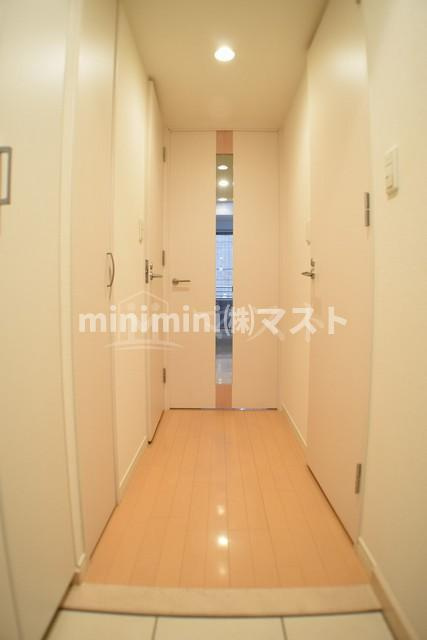 大阪市西区靱本町３丁目の賃貸マンションの玄関