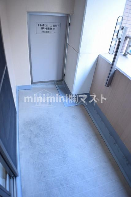 大阪市西区靱本町３丁目の賃貸マンションのバルコニー