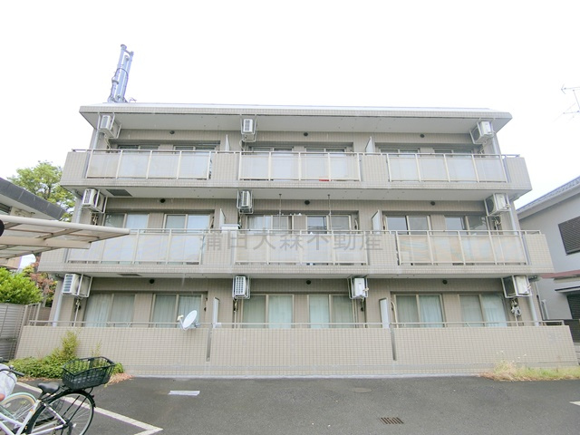 ウッドフィールド久が原の外観|1999年9月築　RC鉄筋コンクリート造地上3階建て総戸数9戸
東京都大田区久が原2丁目　東急池上線久が原駅徒歩14分、都営浅草線西馬込駅徒歩16分