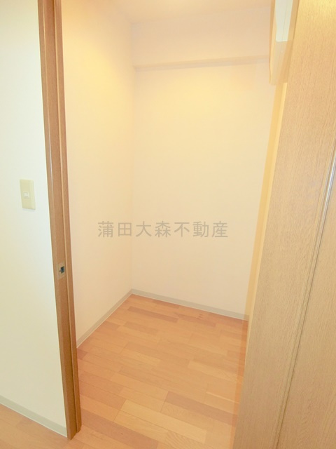 ウッドフィールド久が原のその他|キッチン横の大収納ストレージ