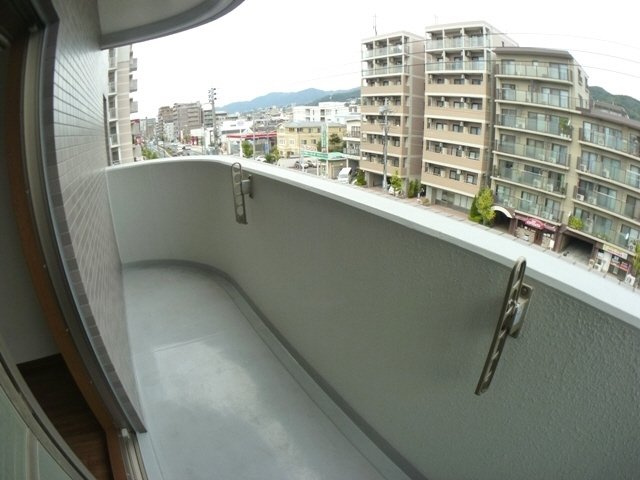 フローラ甲南山手のバルコニー