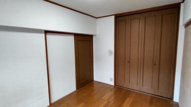 大型の収納があり、お部屋をすっきりとご利用頂けます。