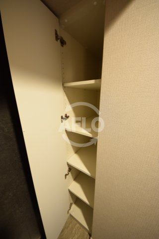 ネベル大阪上本町の収納|ネベル大阪上本町　シューズボックス