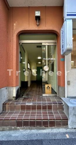 バッカス大塚のエントランス