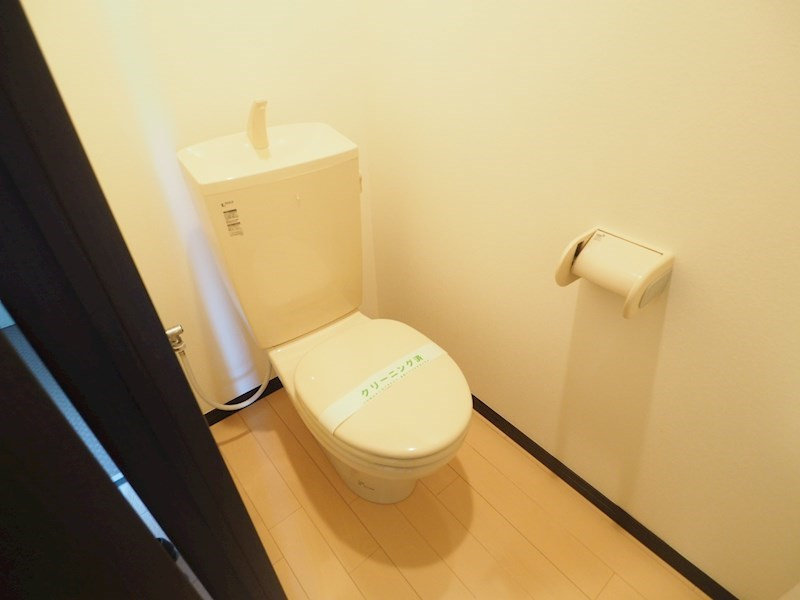 トイレも広々としております！