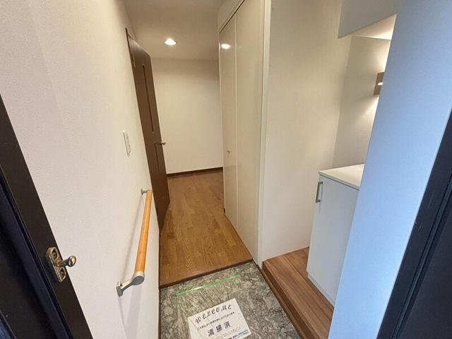 西宮市松生町の賃貸マンションの玄関