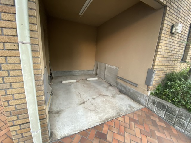 西宮市松生町の賃貸マンションの駐車場