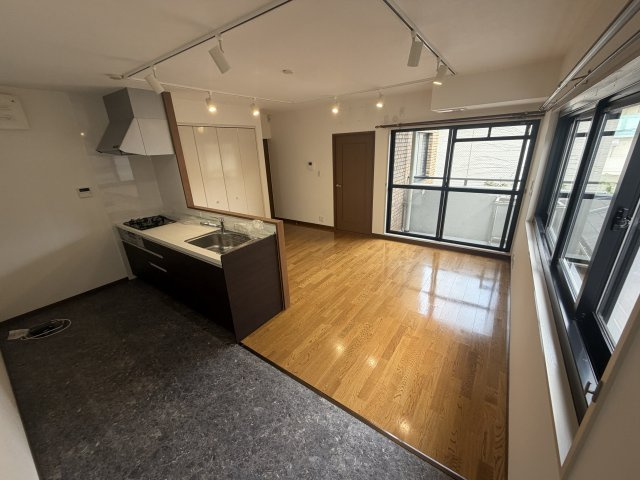 西宮市松生町の賃貸マンションの居間・リビング