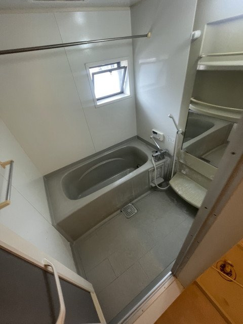 西宮市段上町１丁目のアパートの浴室