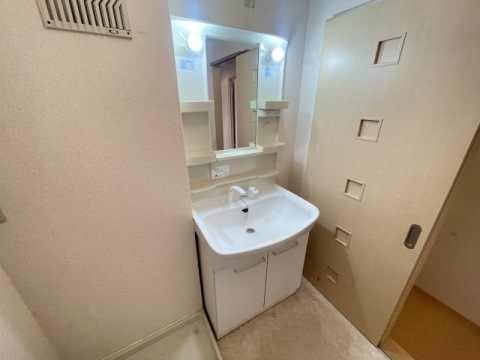 西宮市段上町１丁目のアパートの洗面所