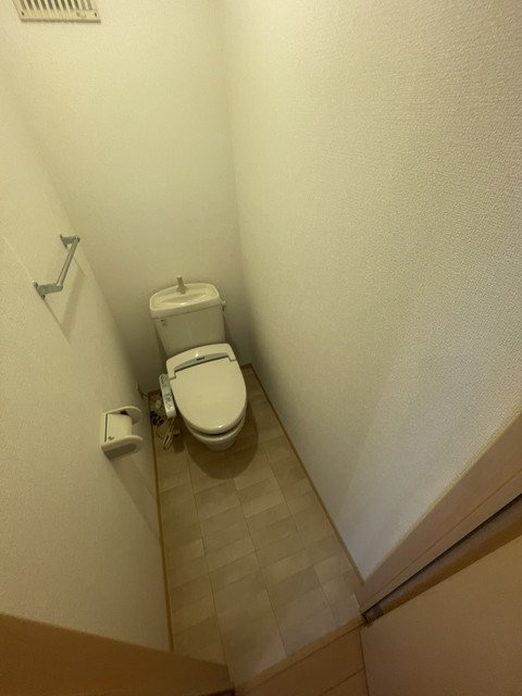西宮市段上町１丁目のアパートのトイレ