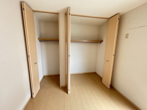 西宮市段上町１丁目のアパートの収納