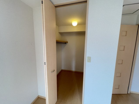 西宮市段上町１丁目のアパートの収納