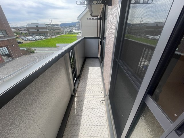 西宮市段上町１丁目のアパートのバルコニー