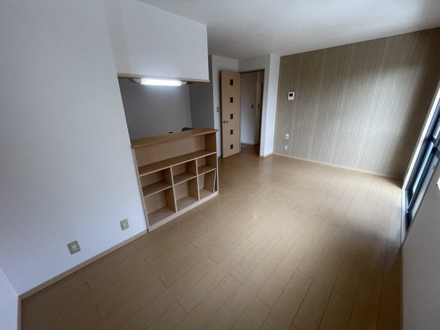 西宮市段上町１丁目のアパートの居間・リビング