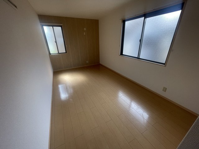 西宮市段上町１丁目のアパートの居間・リビング