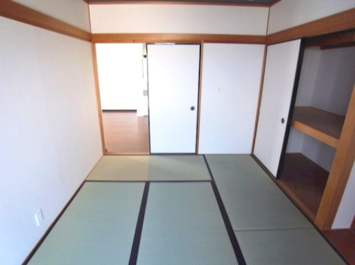 西宮市獅子ケ口町の賃貸マンションの居間・リビング
