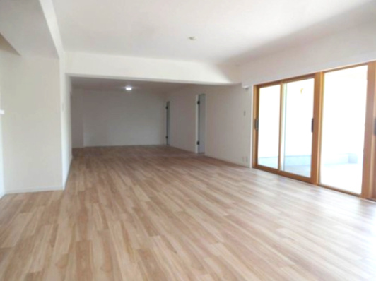 西宮市獅子ケ口町の賃貸マンションの居間・リビング