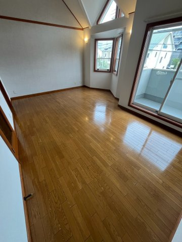 西宮市瓦林町のアパートの居間・リビング