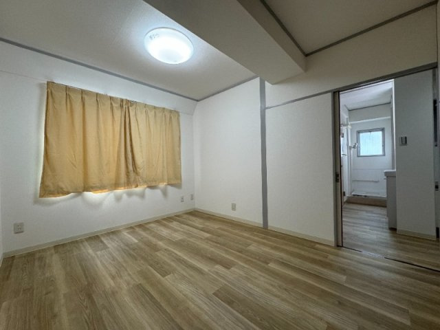 芳地ビルの居間・リビング