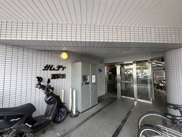 神戸市灘区岩屋北町７丁目の賃貸マンションのエントランス