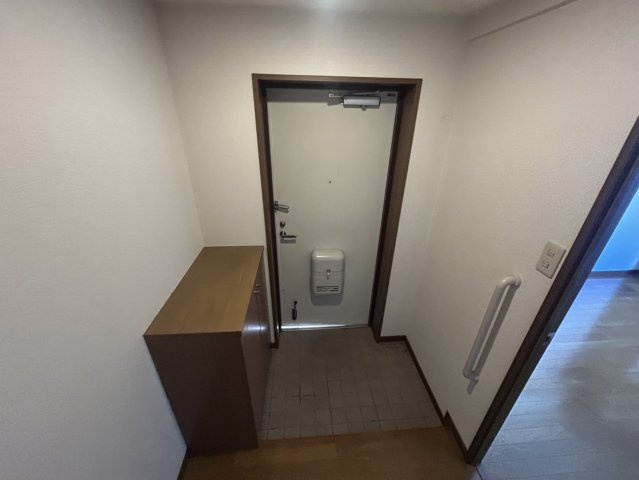 西宮市伏原町の賃貸マンションの玄関