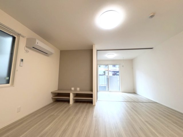 西宮市上甲子園１丁目のアパートの居間・リビング