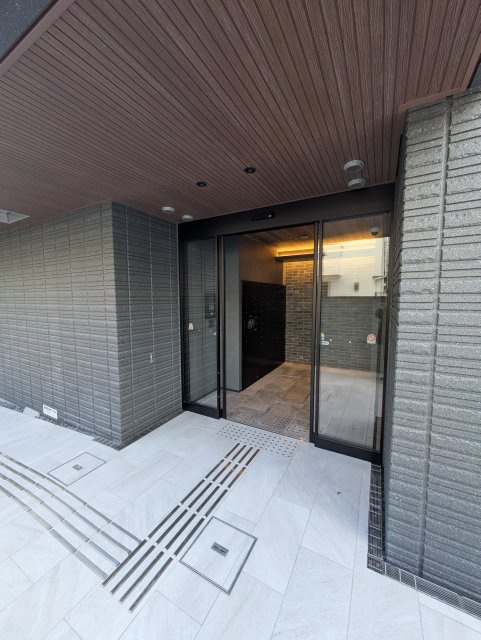 神戸市東灘区田中町３丁目の賃貸マンションのエントランス