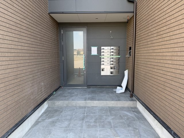 西宮市大森町のアパートのエントランス