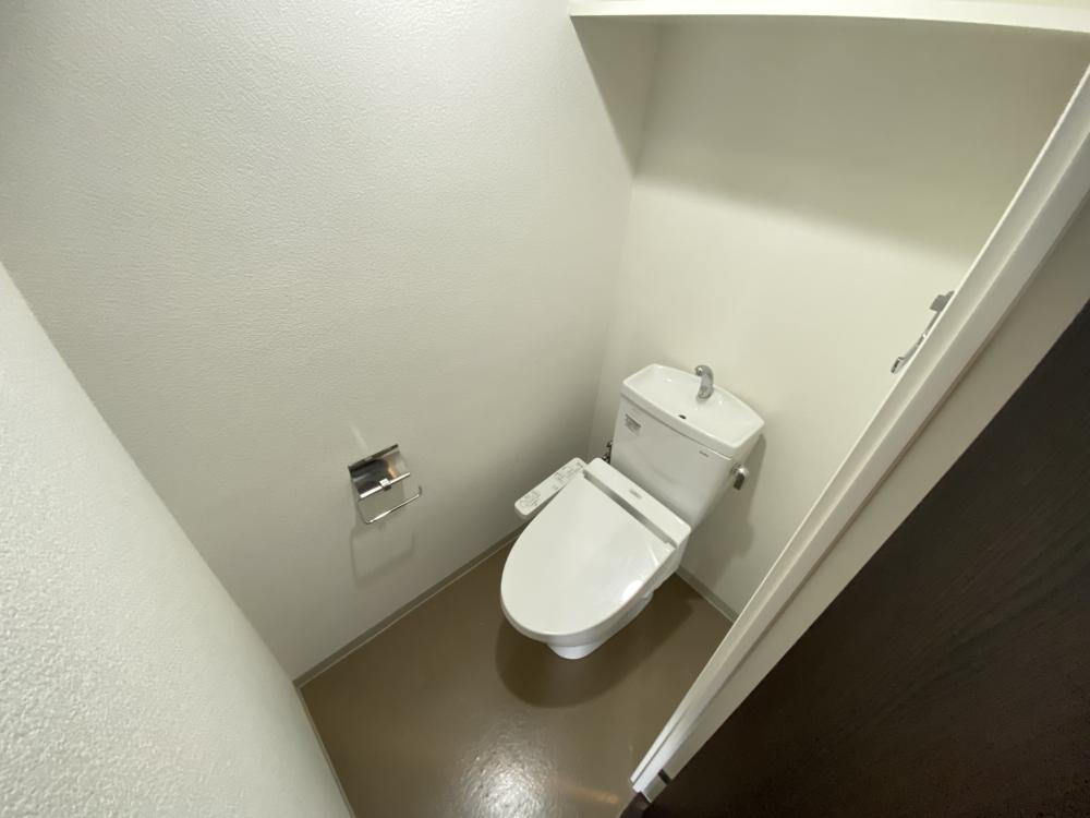 西宮市段上町２丁目の賃貸マンションのトイレ