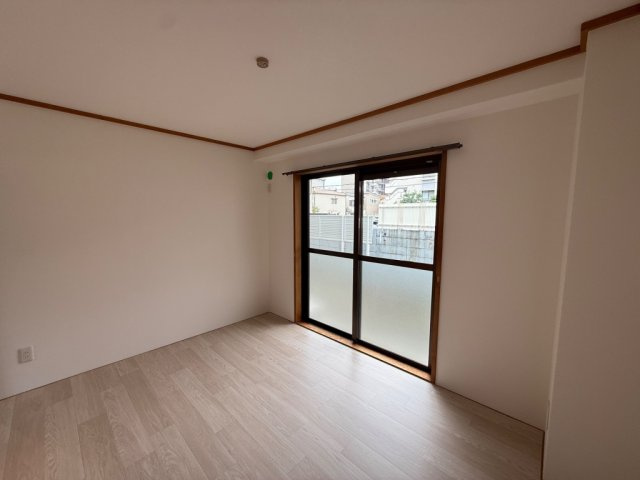 西宮市田代町の賃貸マンションの居間・リビング