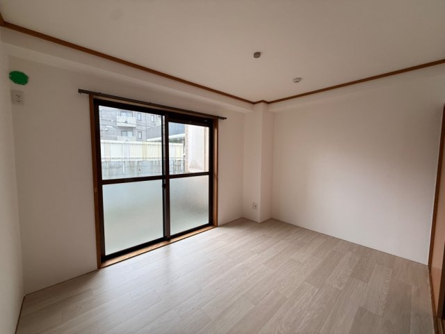 西宮市田代町の賃貸マンションの居間・リビング