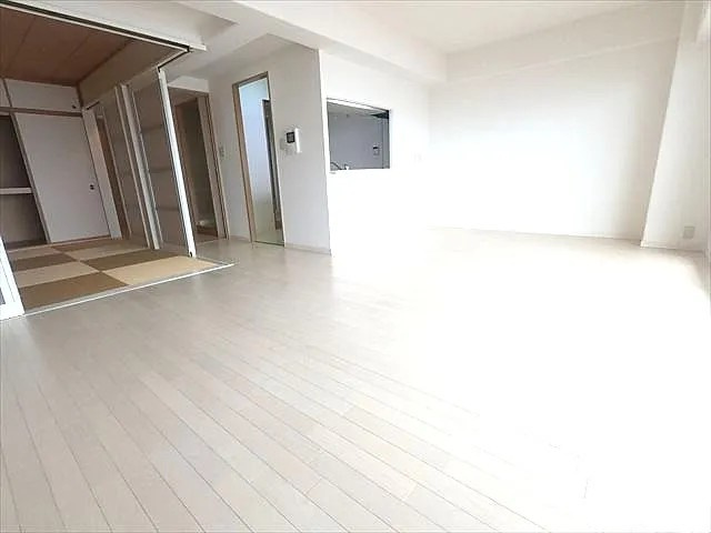神戸市東灘区青木２丁目の賃貸マンションの居間・リビング