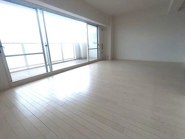 神戸市東灘区青木２丁目の賃貸マンションの居間・リビング