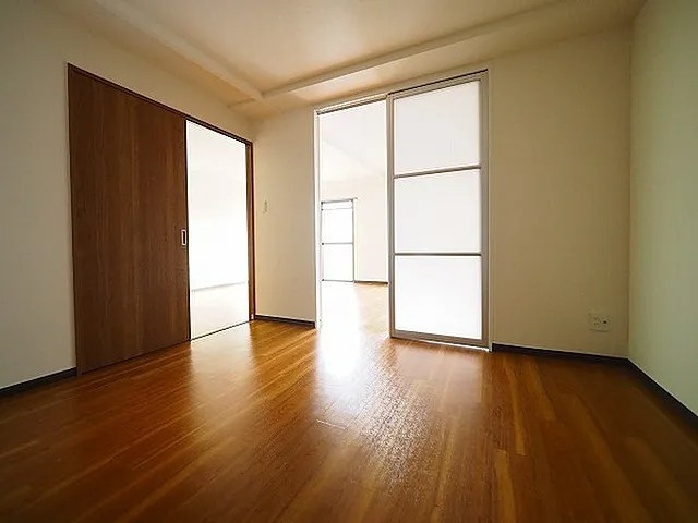 西宮市小松西町１丁目の賃貸マンションの居間・リビング
