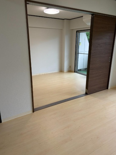 西宮市高座町の賃貸マンションの居間・リビング