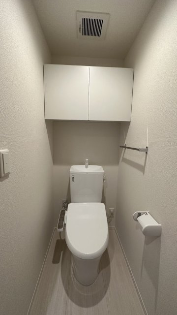 西宮市鳴尾町２丁目のアパートのトイレ