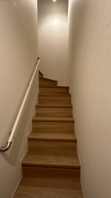 西宮市鳴尾町２丁目のアパートの玄関