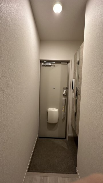 西宮市鳴尾町２丁目のアパートの玄関