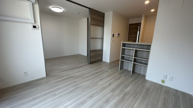西宮市鳴尾町２丁目のアパートの居間・リビング