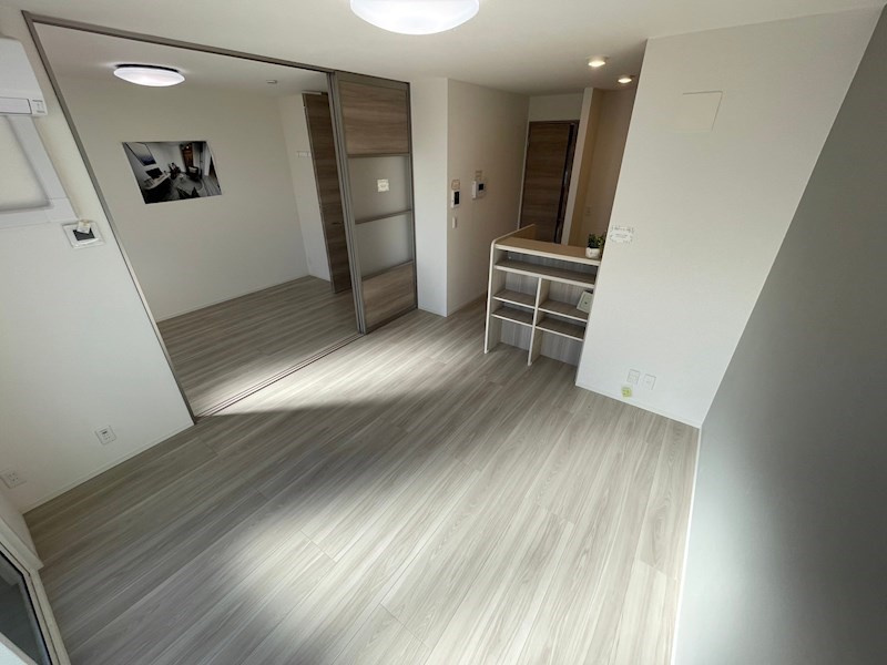 西宮市鳴尾町２丁目のアパートの居間・リビング