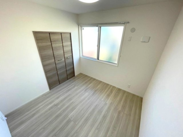 西宮市鳴尾町２丁目のアパートの居間・リビング
