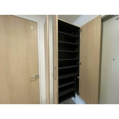 芦屋市大原町のアパートの玄関