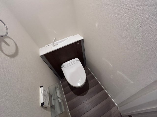 西宮市南昭和町の賃貸マンションのトイレ