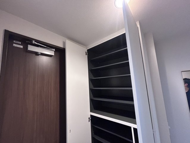 西宮市南昭和町の賃貸マンションの玄関