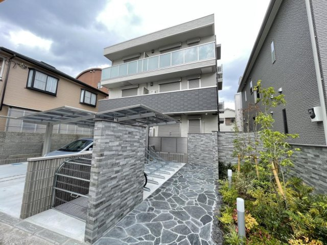 西宮市中前田町のアパートの外観